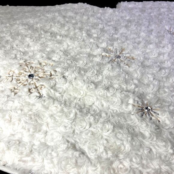 Christmas Tree Skirt 48 inches White Christmas Faux Fur Gold Snowflake Gemstones - Picture 8 of 11